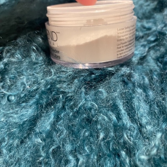 Dermablend Professional Loose Setting powder 28 G/ 1 OZ - Picture 4 of 4